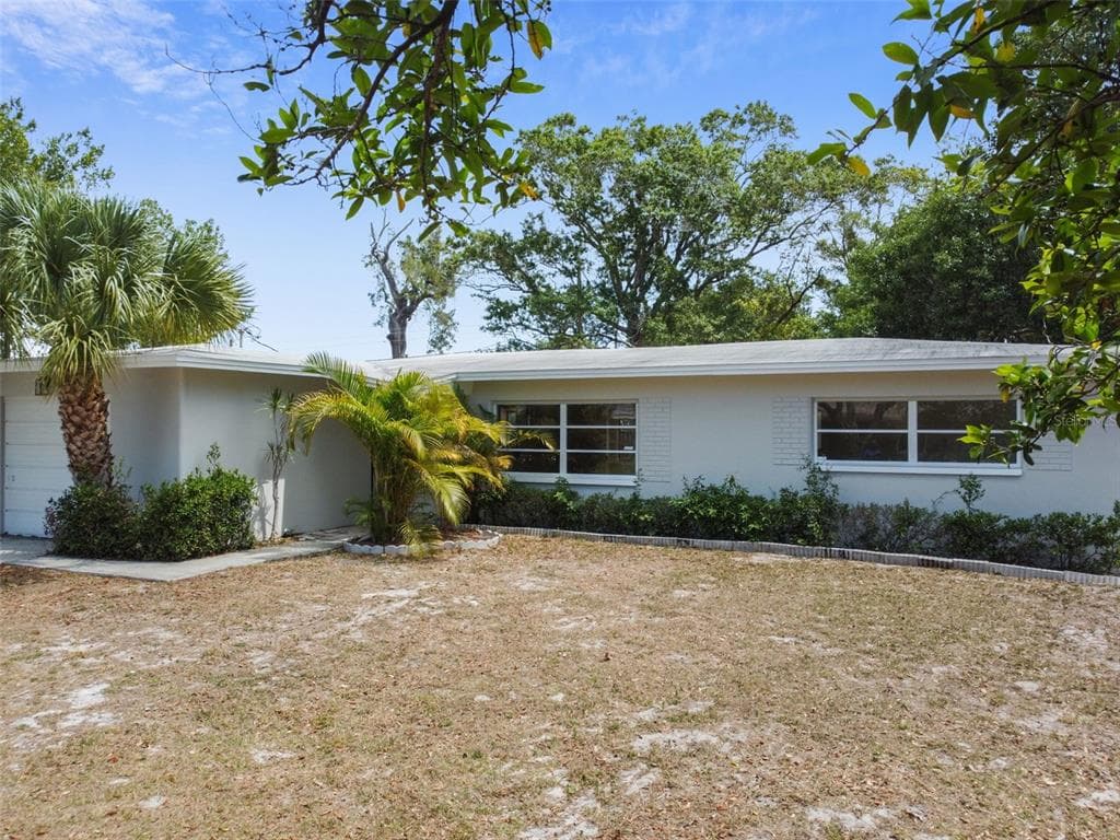 545 LOIS LANE BELLEAIR BLUFFS, FL 33770