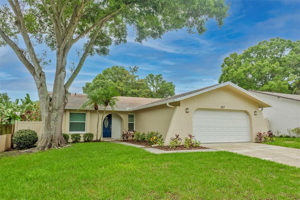 547 MACLEOD TERRACE DUNEDIN, FL 34698