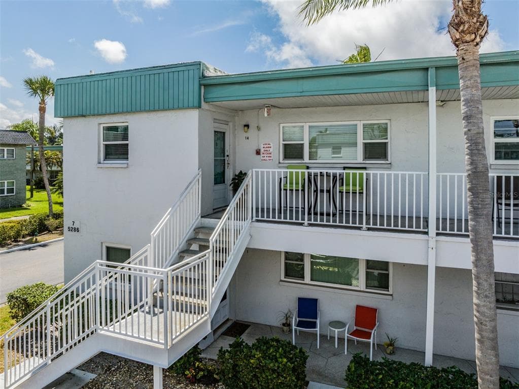 5286 81ST STREET N UNIT 14 ST PETERSBURG, FL 33709