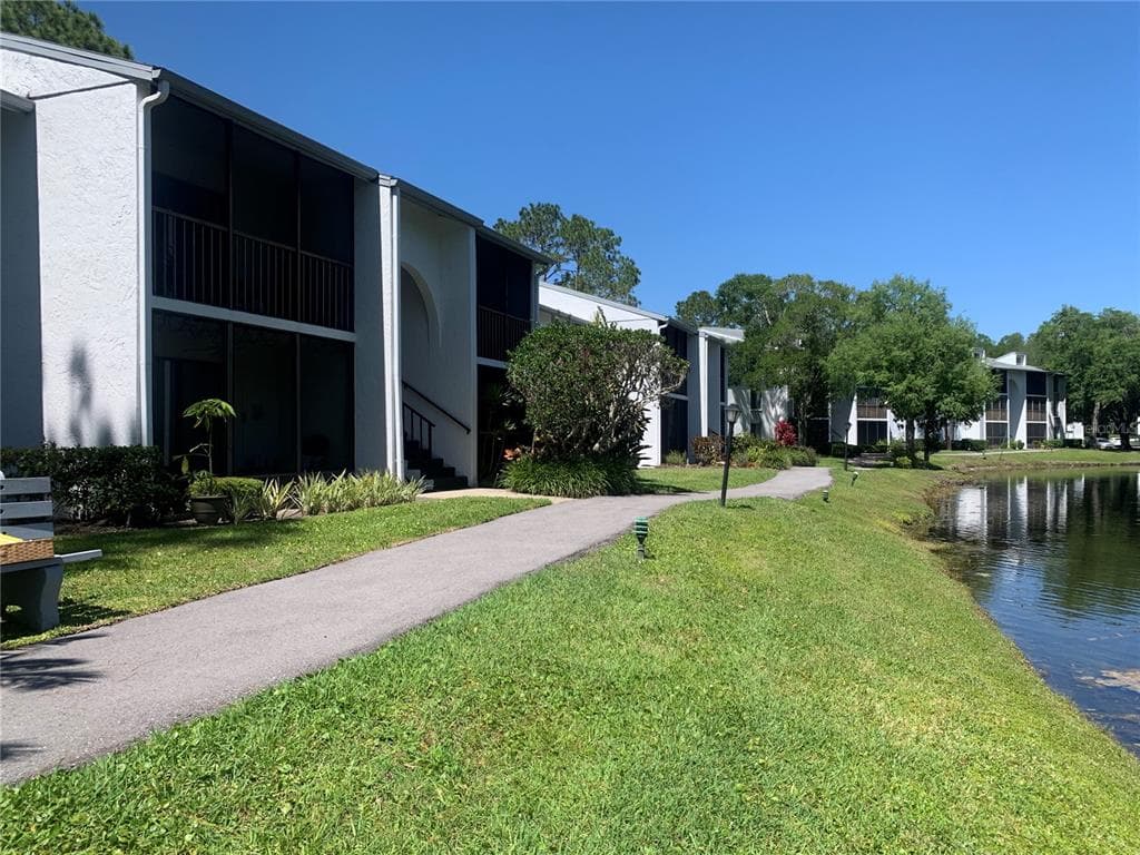 1281 PINE RIDGE CIRCLE E UNIT F-1 TARPON SPRINGS, FL 34688