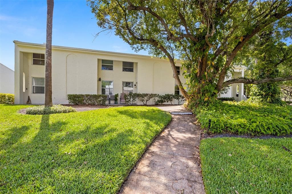 4507 W LA VILLA LANE TAMPA, FL 33611