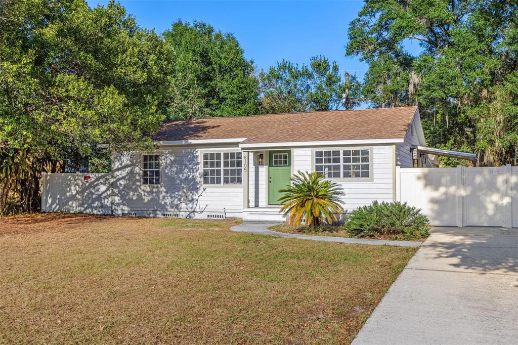 8105 N OTIS AVENUE TAMPA, FL 33604