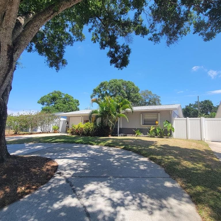6685 26TH WAY N ST PETERSBURG, FL 33702