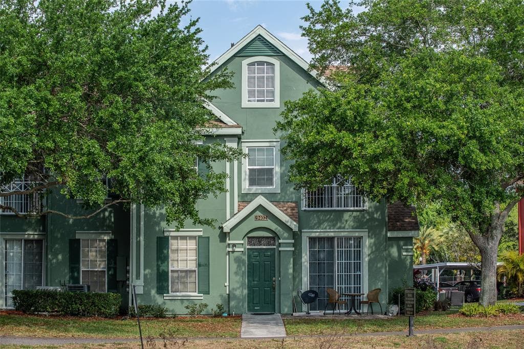 9402 LAKE CHASE ISLAND WAY UNIT 9402 TAMPA, FL 33626