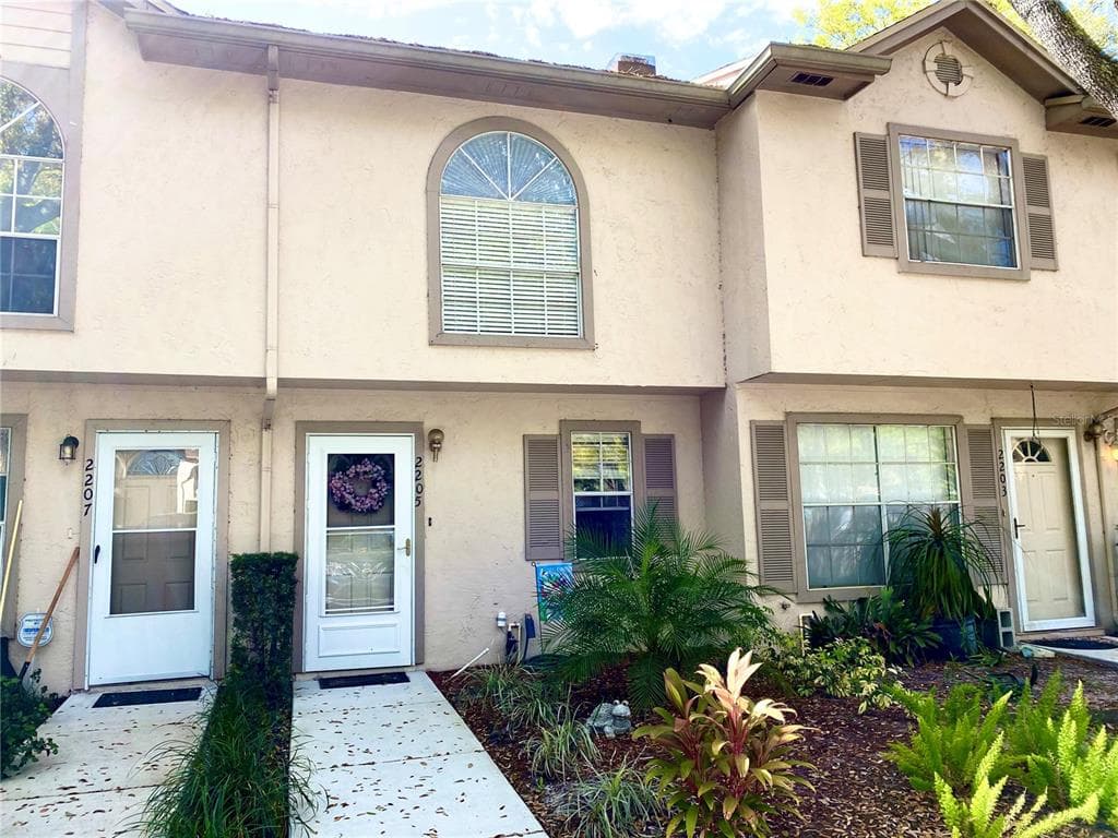 2205 FLETCHERS POINT CIRCLE TAMPA, FL 33613
