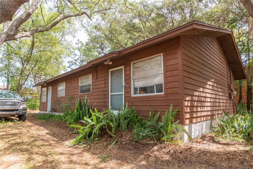1163 E SPRUCE STREET TARPON SPRINGS, FL 34689