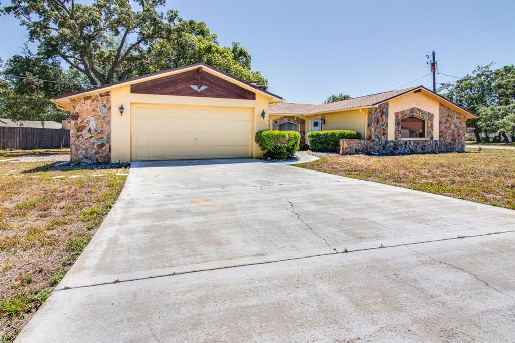 1068 TRYON CIRCLE SPRING HILL, FL 34606