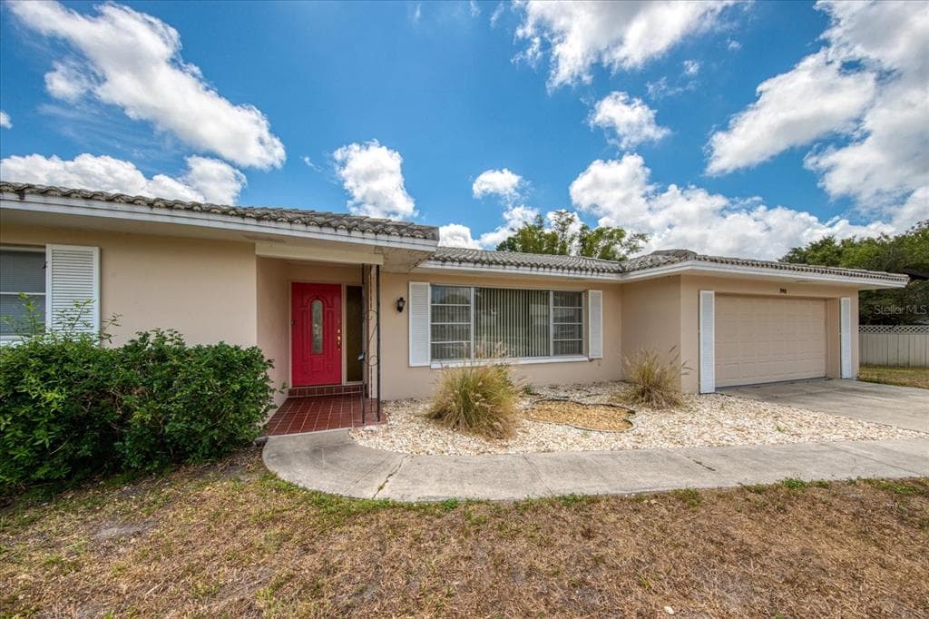 1901 DOLPHIN DRIVE BELLEAIR BLUFFS, FL 33770