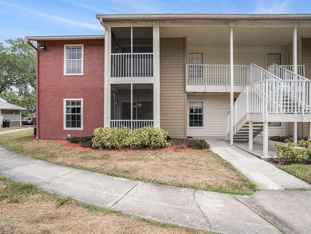 209 LAKE BROOK CIRCLE UNIT 105 BRANDON, FL 33511