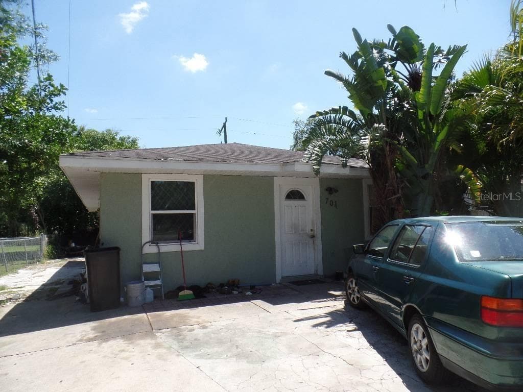 701 26TH AVENUE W BRADENTON, FL 34205