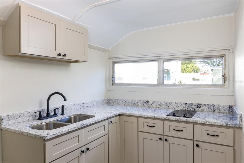 1665 28TH AVENUE N UNIT E ST PETERSBURG, FL 33713