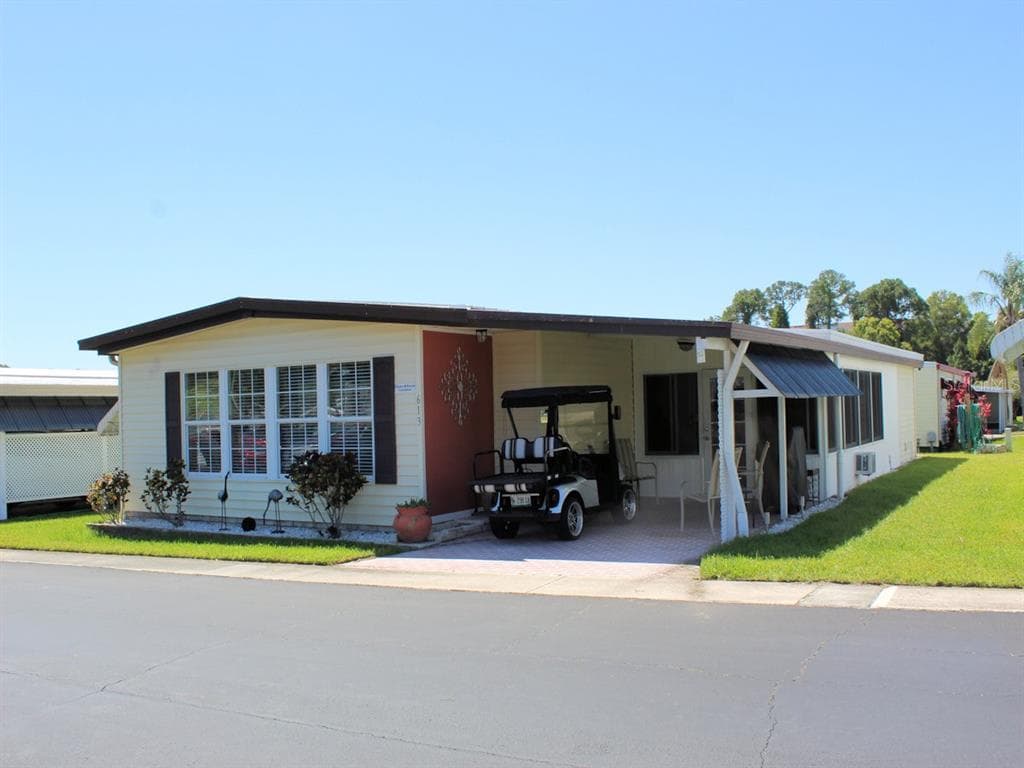 613 QUEEN PALM STREET LARGO, FL 33778