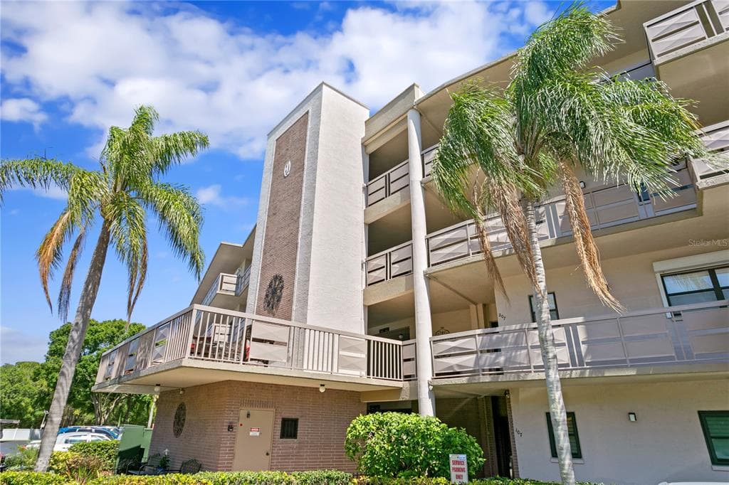 8199 TERRACE GARDEN DRIVE N UNIT 106 ST PETERSBURG, FL 33709