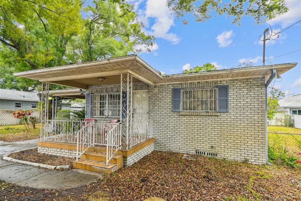 2305 W KENTUCKY AVENUE TAMPA, FL 33607