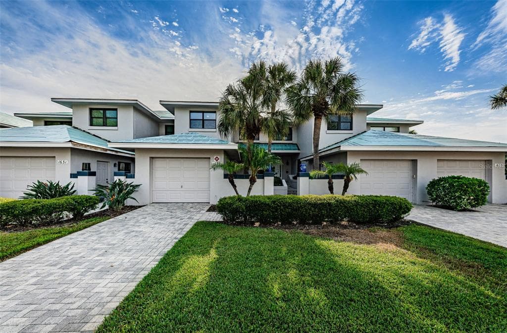 1629 WATERMARK CIRCLE NE ST PETERSBURG, FL 33702