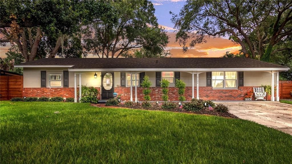 2104 JOHN ARTHUR WAY LAKELAND, FL 33803