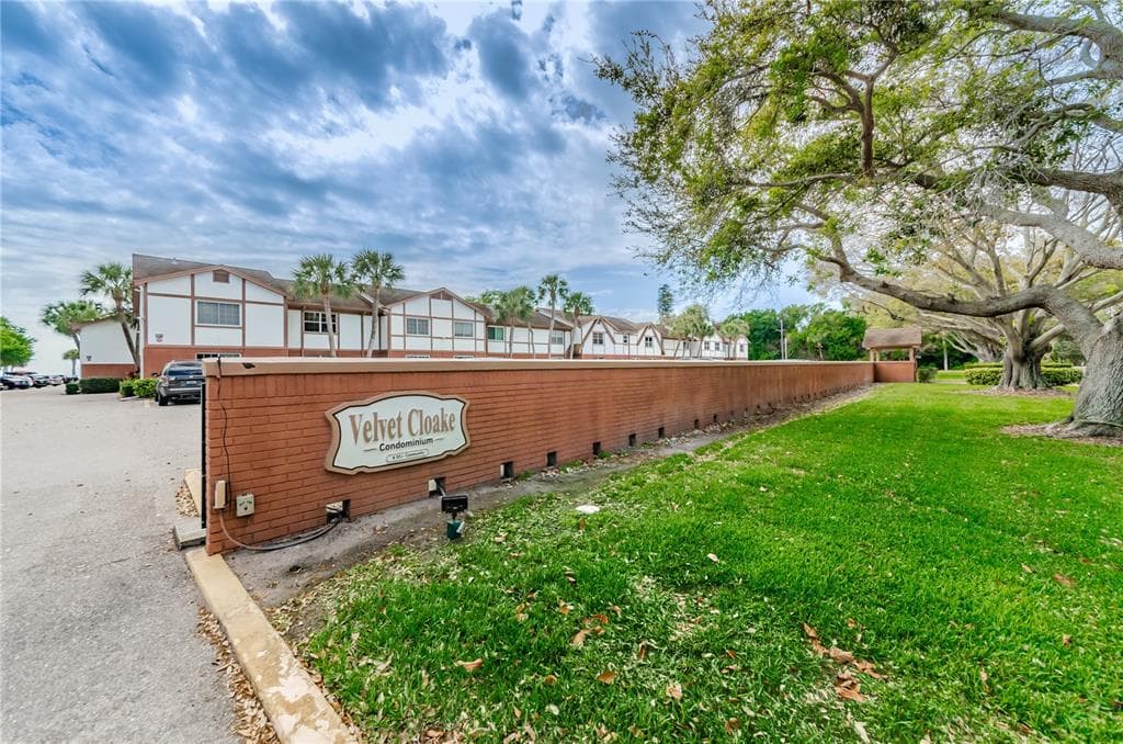 650 PINELLAS POINT DRIVE S UNIT 207 ST PETERSBURG, FL 33705