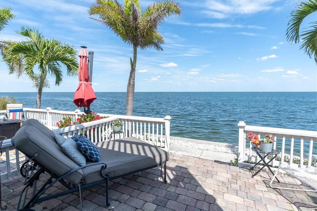 4762 COQUINA KEY DRIVE SE