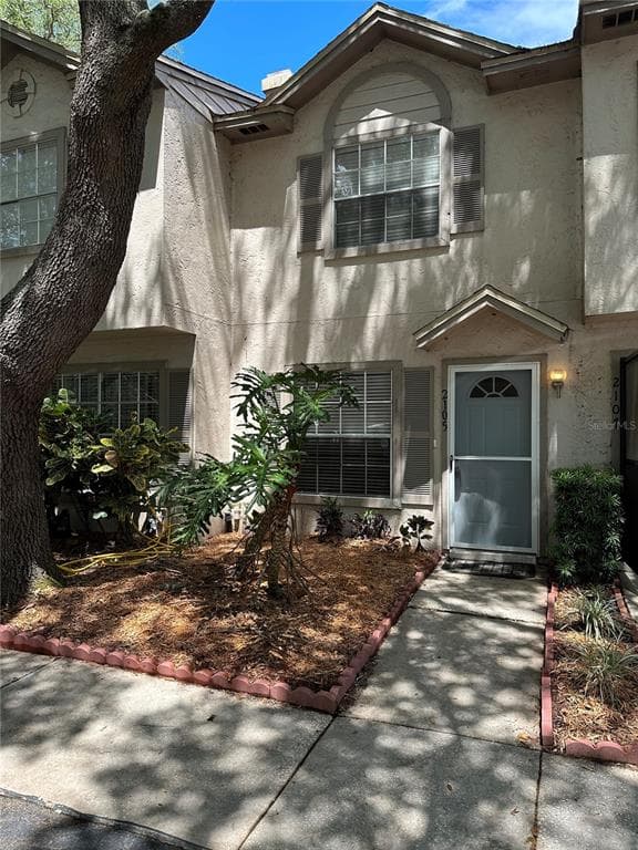 2105 FLETCHERS POINT CIRCLE TAMPA, FL 33613