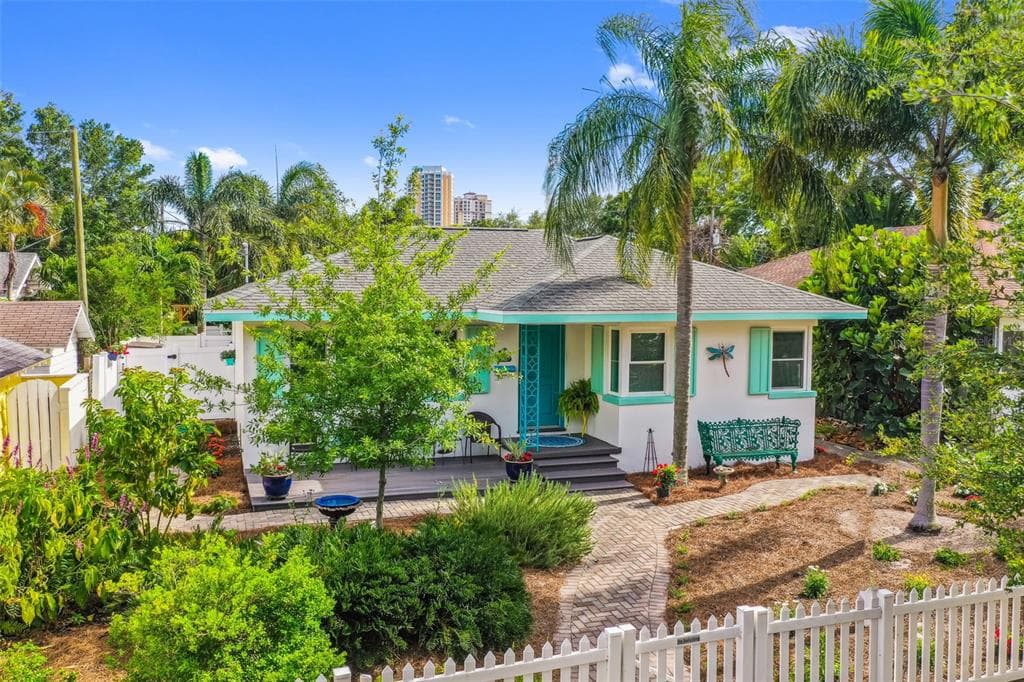 348 11TH AVENUE NE ST PETERSBURG, FL 33701