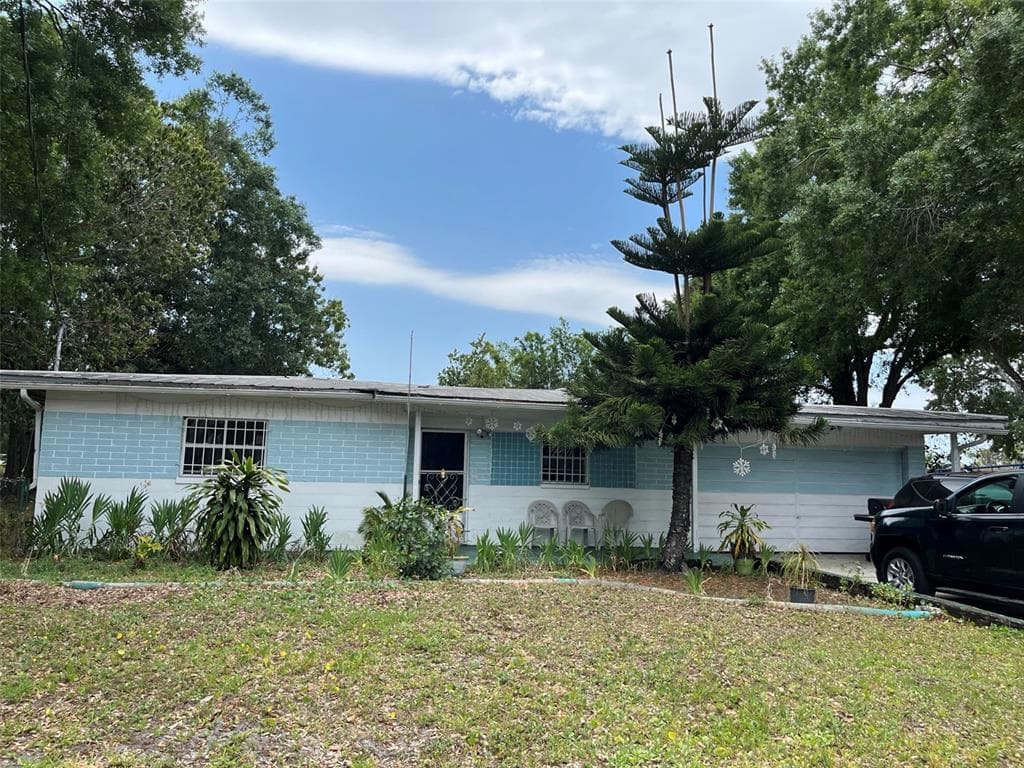 4702 W MCELROY AVENUE TAMPA, FL 33611