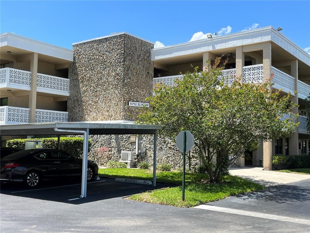 5080 LOCUST STREET NE UNIT 324 ST PETERSBURG, FL 33703