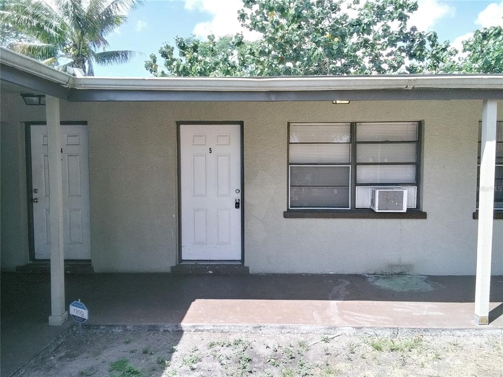 2404 10TH STREET W UNIT 5 BRADENTON, FL 34205