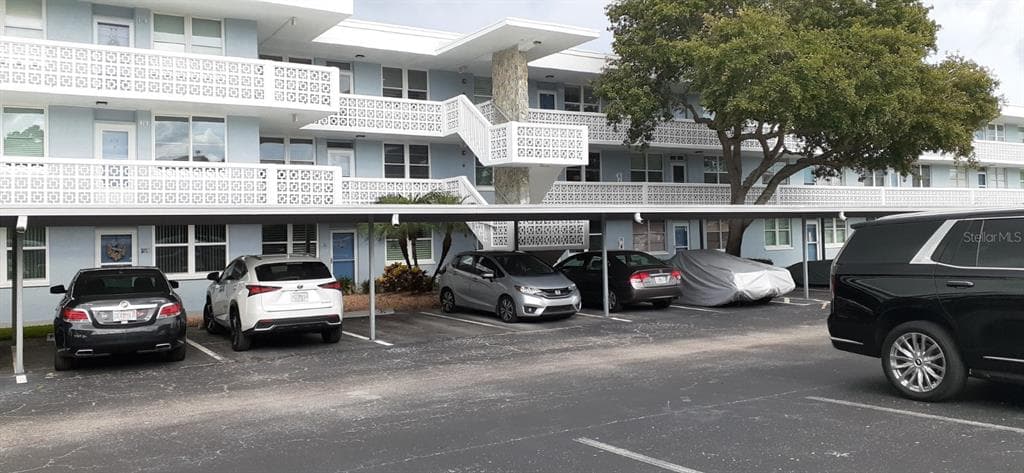 4895 BAY STREET NE UNIT 115 ST PETERSBURG, FL 33703