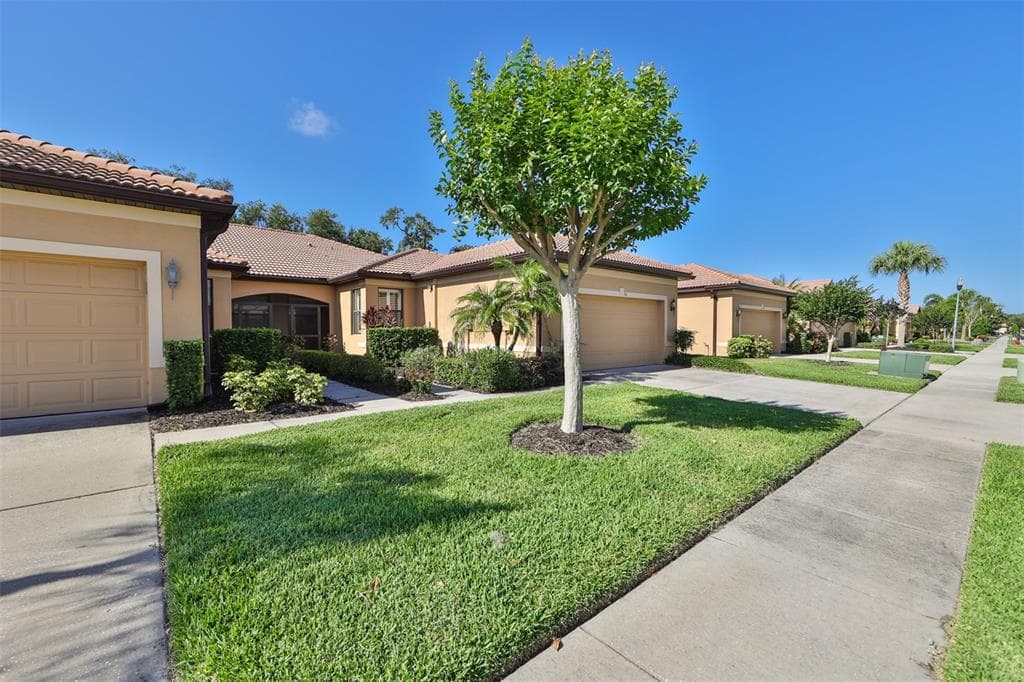 310 SENECA FALLS DRIVE APOLLO BEACH, FL 33572