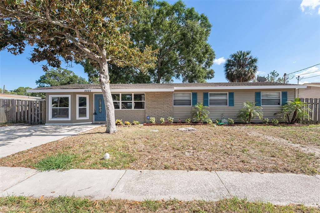 4422 W BAY AVENUE TAMPA, FL 33616