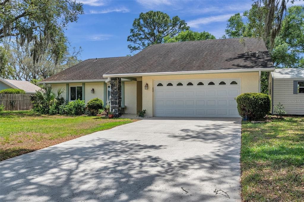 2302 WOODBEND CIRCLE NEW PORT RICHEY, FL 34655