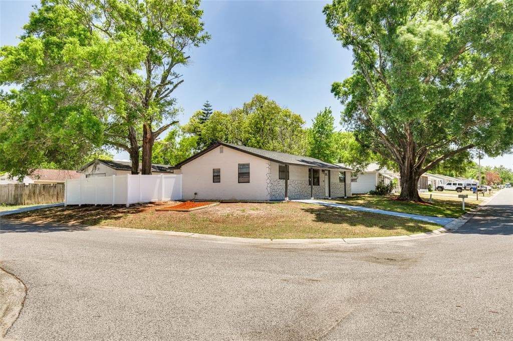 4324 LAS VEGAS DRIVE NEW PORT RICHEY, FL 34653