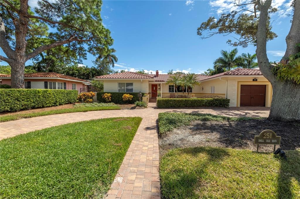 251 SNELL ISLE BOULEVARD NE ST PETERSBURG, FL 33704