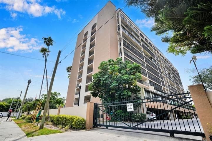 3211 W SWANN AVENUE UNIT 202