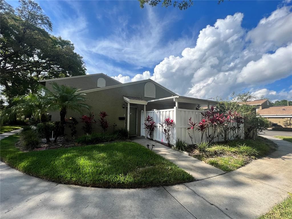 7108 ELDORADO DRIVE UNIT 7108 TAMPA, FL 33615