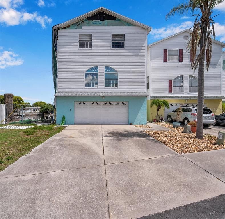 5253 BOARDWALK STREET HOLIDAY, FL 34690