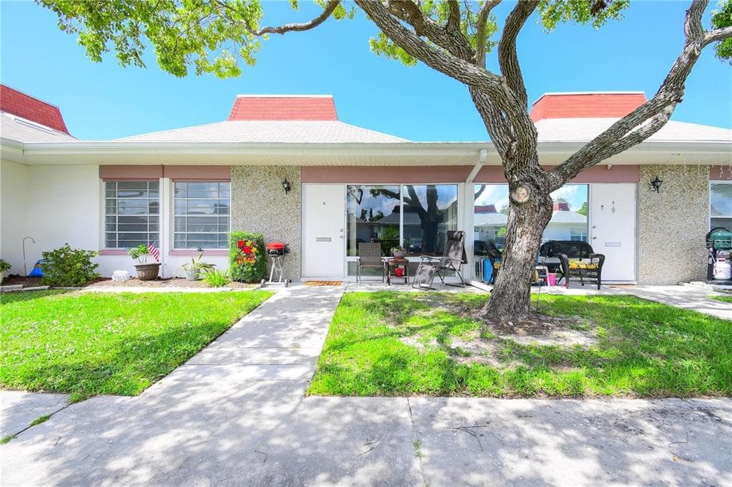 4339 TAHITIAN GARDENS CIRCLE UNIT B HOLIDAY, FL 34691