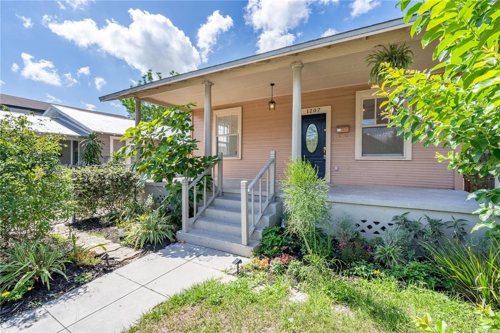 1207 E 17TH AVENUE TAMPA, FL 33605