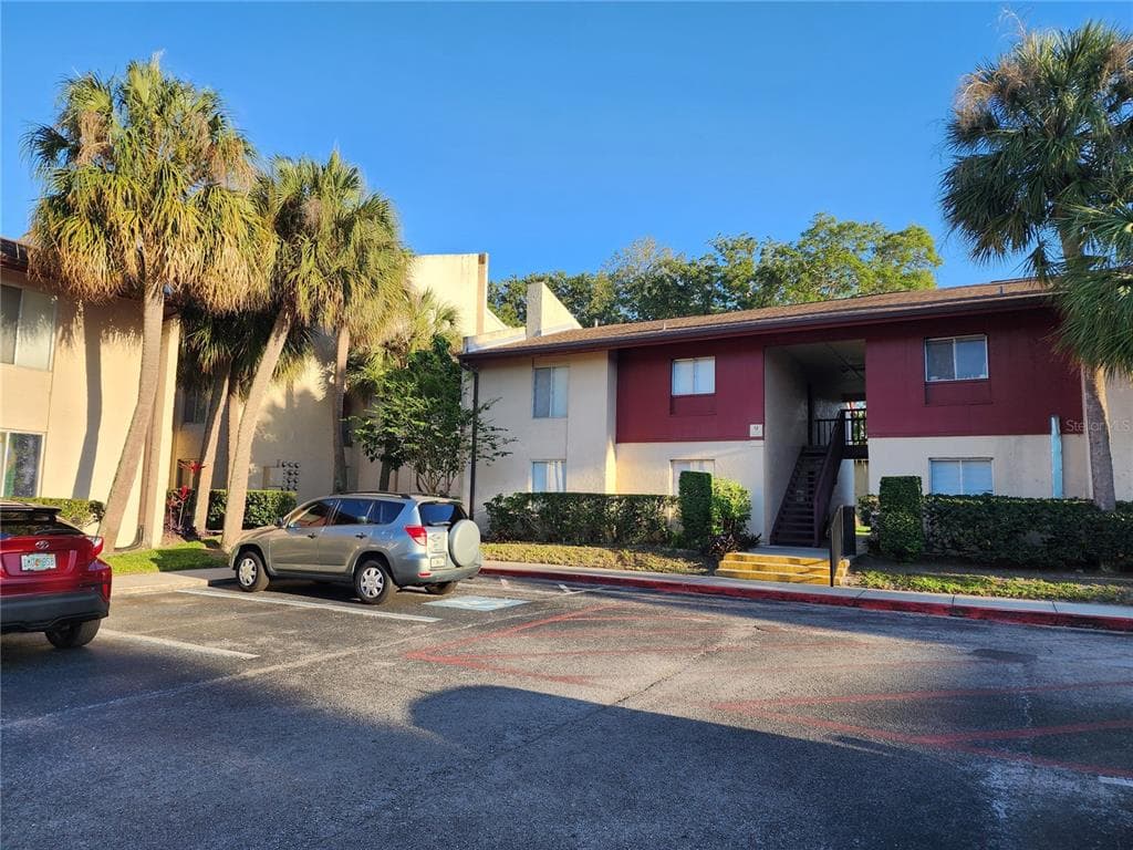 8605 HURON COURT UNIT 42 TAMPA, FL 33614
