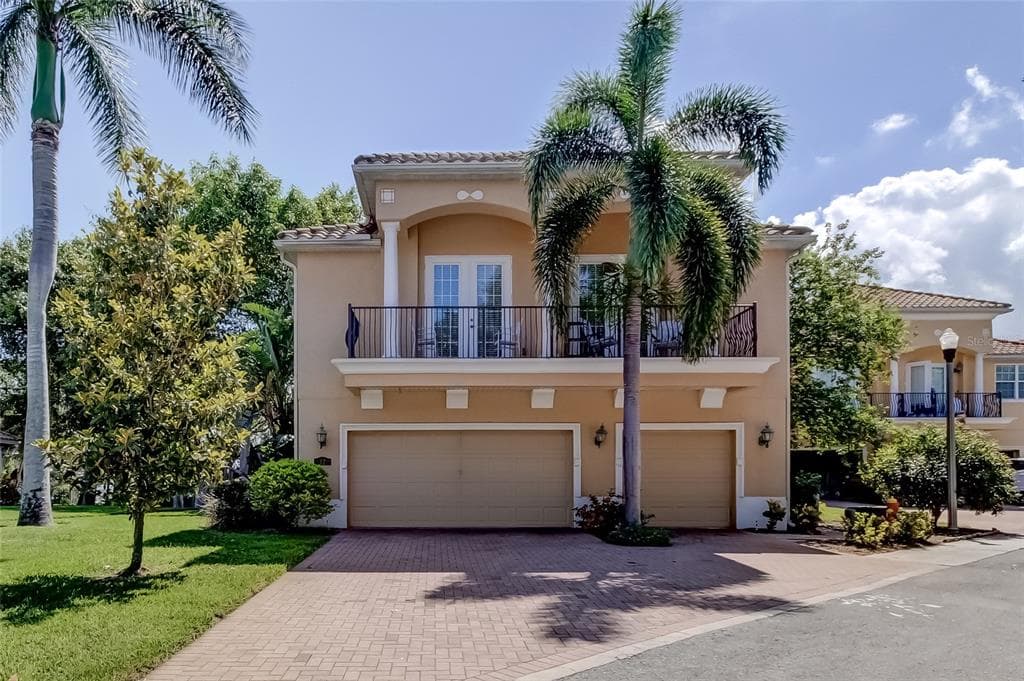 12 MANGROVE POINT ST PETERSBURG, FL 33705