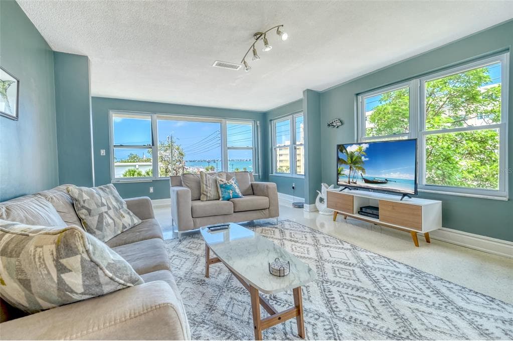 55 HARBOR VIEW LANE UNIT 201 BELLEAIR BLUFFS, FL 33770