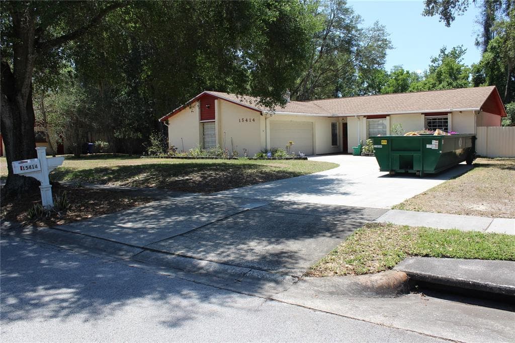 15414 WOODWAY DRIVE TAMPA, FL 33613