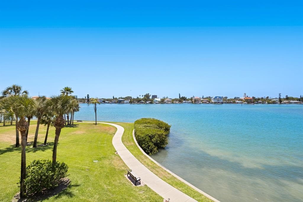 7892 SAILBOAT KEY BOULEVARD S UNIT 207 SOUTH PASADENA, FL 33707