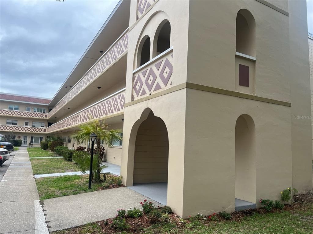 2384 TAHITIAN LANE UNIT 40 CLEARWATER, FL 33763
