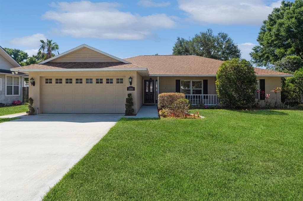 2261 PALMVIEW CIRCLE W AUBURNDALE, FL 33823