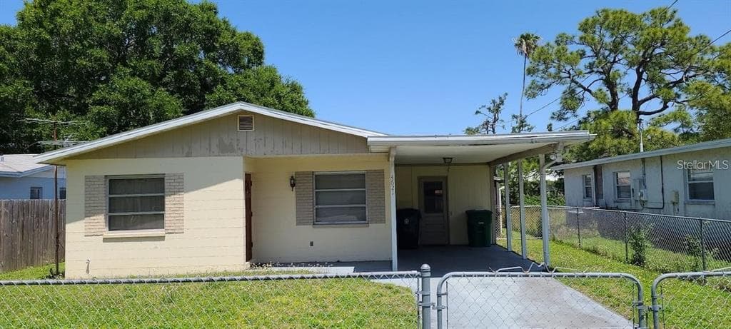 4621 W PAXTON AVENUE TAMPA, FL 33611