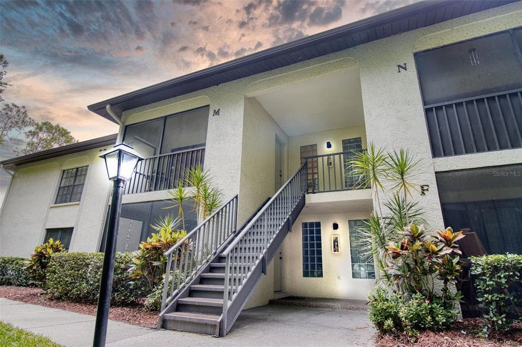 3301 CRYSTAL COURT E UNIT M PALM HARBOR, FL 34685