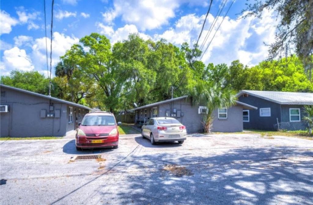 8121 N ALASKA STREET UNIT B TAMPA, FL 33604