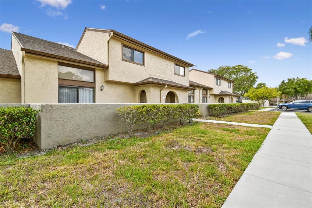 6262 142ND AVENUE N UNIT 405 CLEARWATER, FL 33760