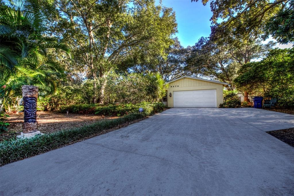 9978 57TH AVENUE N ST PETERSBURG, FL 33708